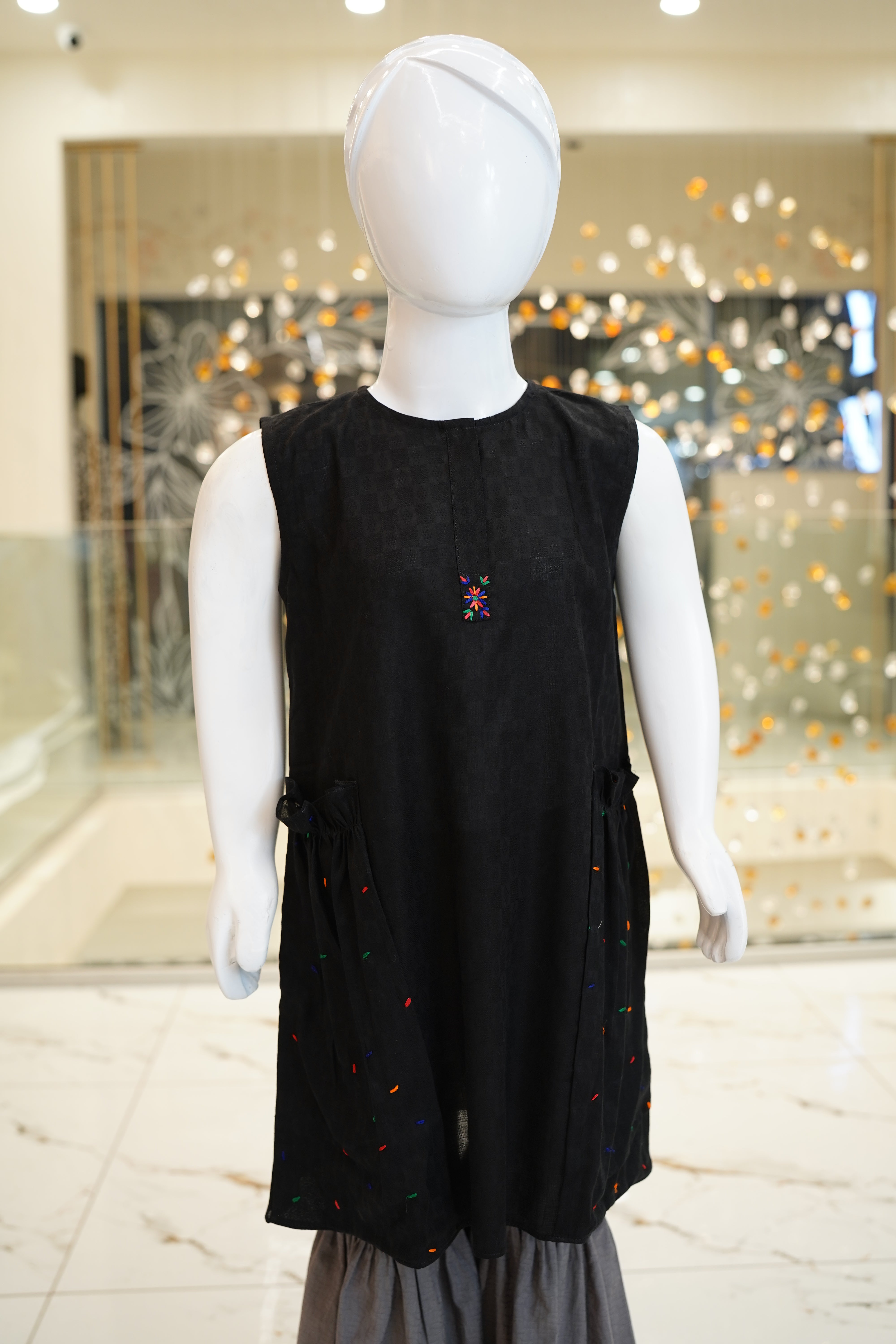 Chic Black Sleeveless Frock